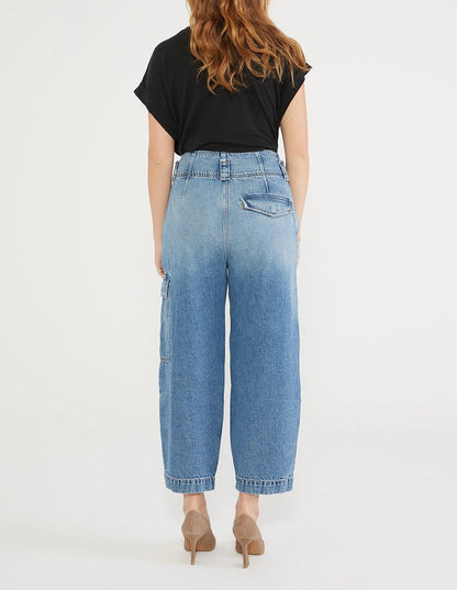 Barrel-Leg Cargo Jeans in Medium Wash