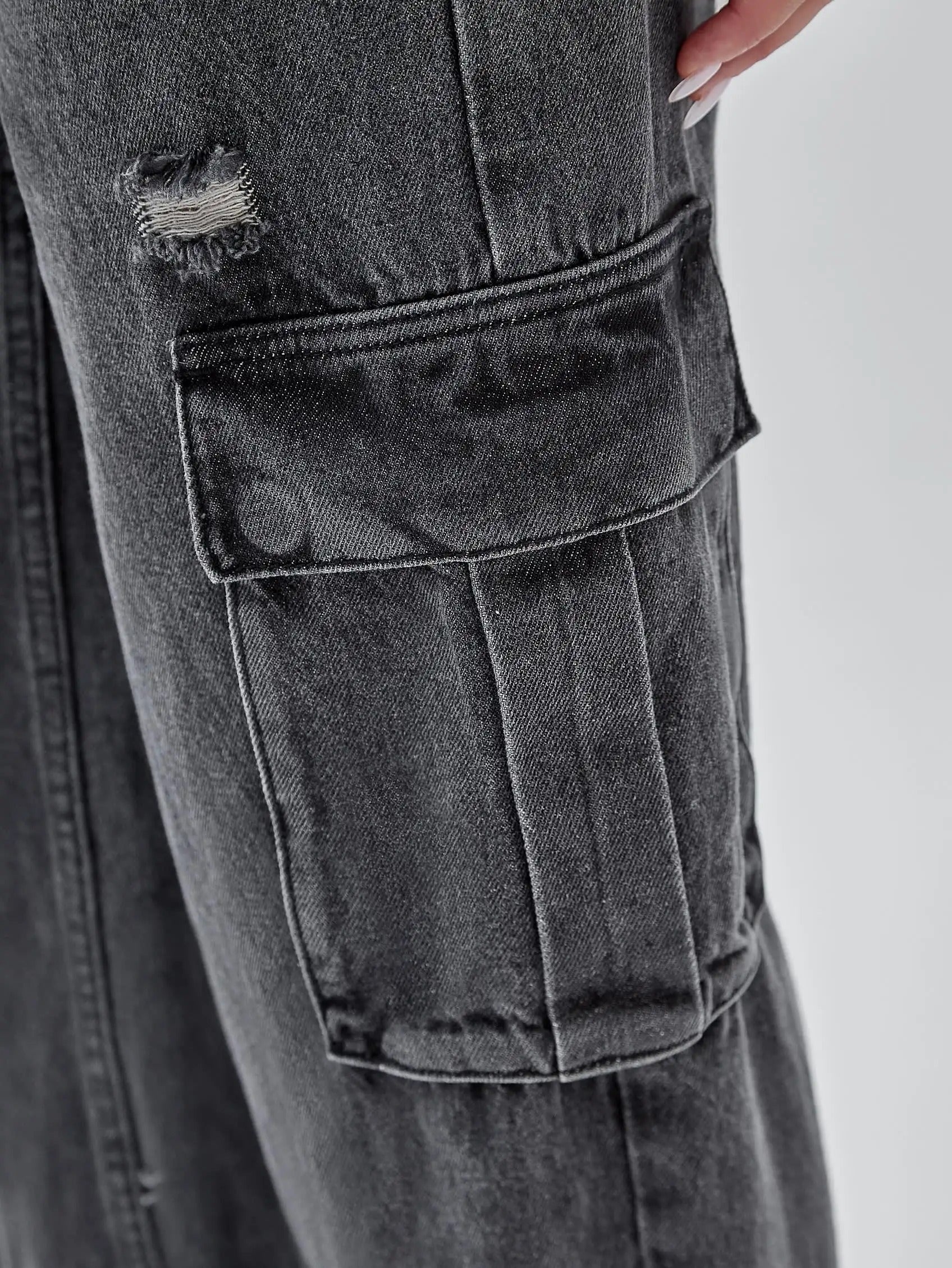 Distressed Wide-Leg Cargo Jeans in Washed Grey