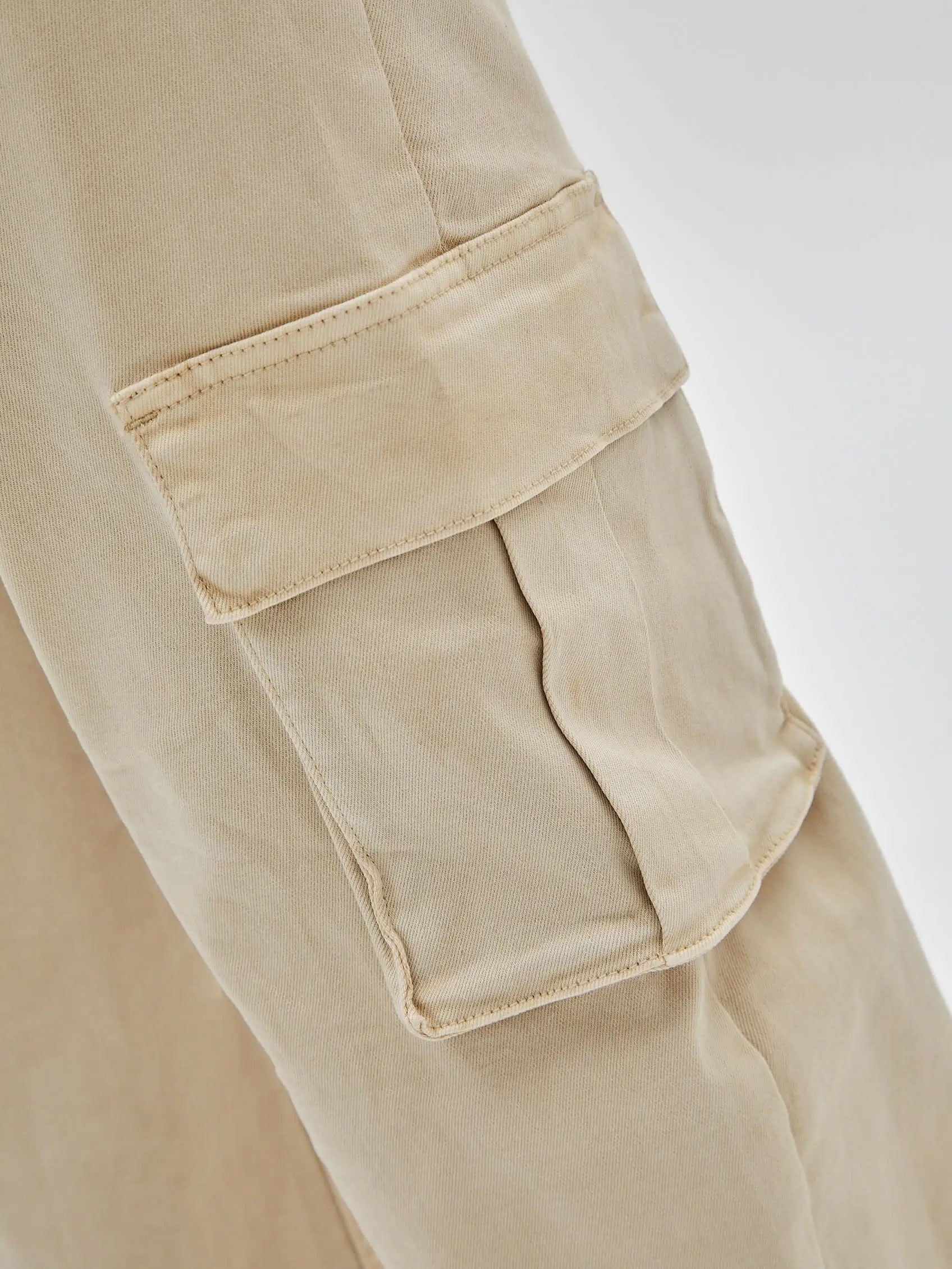 Wide-Leg Cargo Trousers in Beige
